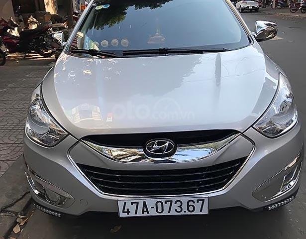 Cần bán Hyundai Tucson 2.0 AT 4WD đời 2010, màu bạc, nhập khẩu