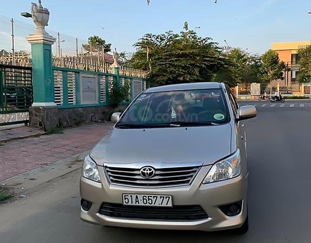 Cần bán Toyota Innova 2.0E đời 2013 số sàn, 515 triệu