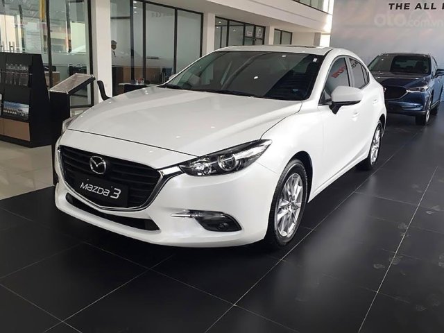 Cần bán xe Mazda 3 1.5 AT đời 2019, màu trắng, giá 642tr