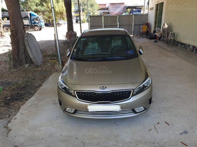 Bán xe Kia Cerato 2.0 AT bản full, màu vàng cát, sang trọng