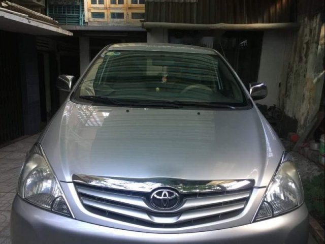 Cần bán xe Toyota Innova G đời 2011, màu bạc, giá 460tr