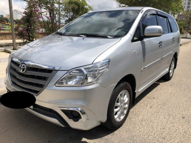 Cần bán xe Toyota Innova 2014, màu bạc số sàn, giá chỉ 539 triệu