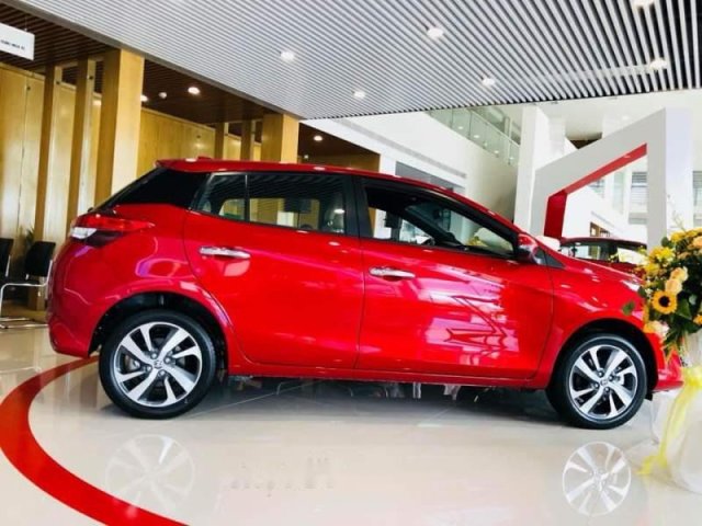 Cần bán xe Toyota Yaris sản xuất năm 2019, màu đỏ, nhập khẩu nguyên chiếc