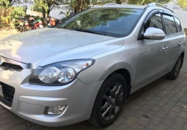 Bán xe Hyundai i30 CW 1.6 AT đời 2011, màu bạc, xe nhập chính chủ