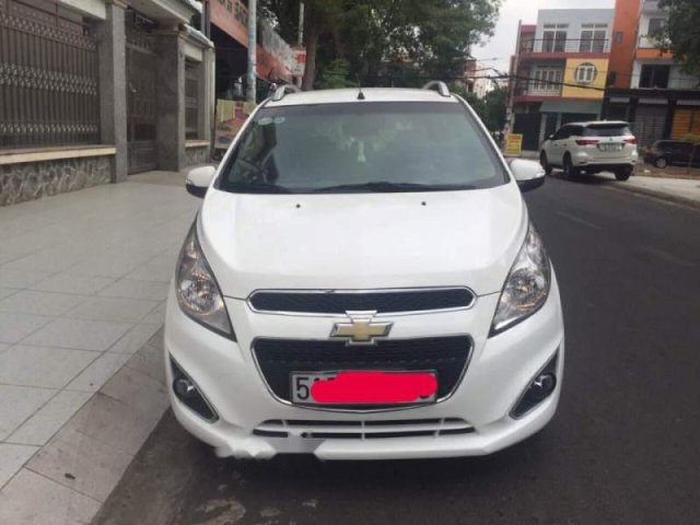 Bán Chevrolet Spark đời 2015, màu trắng 