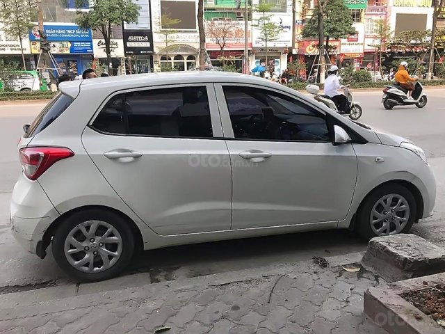 Bán Hyundai Grand i10 1.0 MT Base 2017, màu trắng, nhập khẩu nguyên chiếc