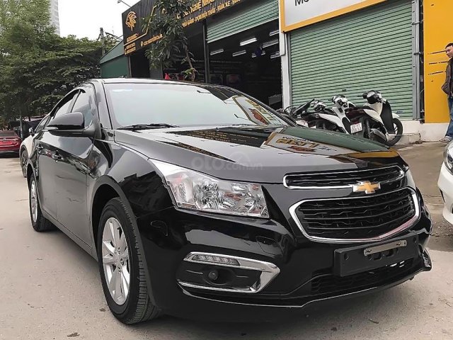 Bán Chevrolet Cruze LT 1.6L năm 2017, màu đen số sàn, giá chỉ 460 triệu0