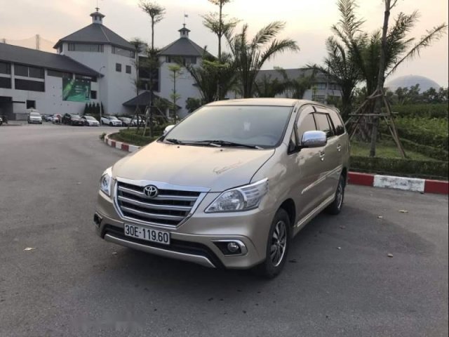 Bán Toyota Innova 2.0E đời 2015, màu vàng cát