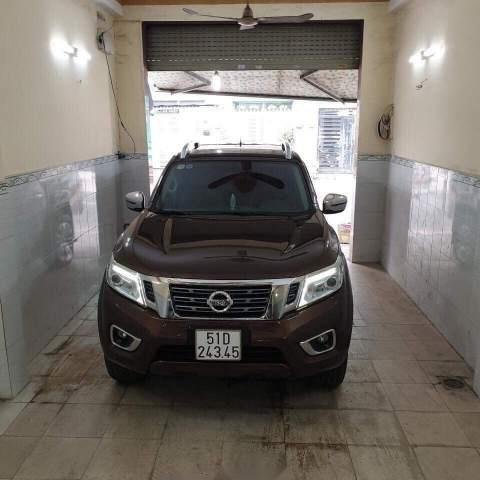 Cần bán Nissan Navara sản xuất năm 2017, màu nâu, xe còn rất mới