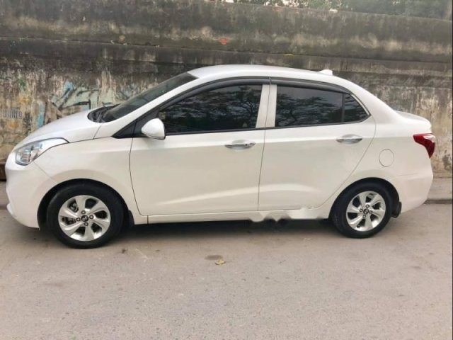 Cần bán gấp Hyundai Grand i10 1.2AT sản xuất 2017, màu trắng chính chủ, giá 415tr