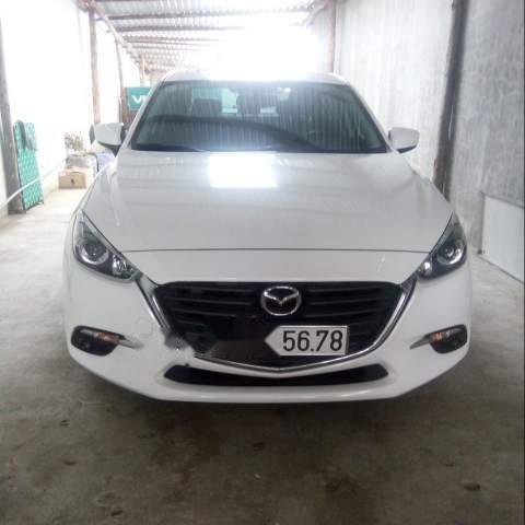 Bán Mazda 3 1.5AT năm sản xuất 2018, màu trắng, xe mua 10/2018, xe nhà nên ít sử dụng mới 2900km0