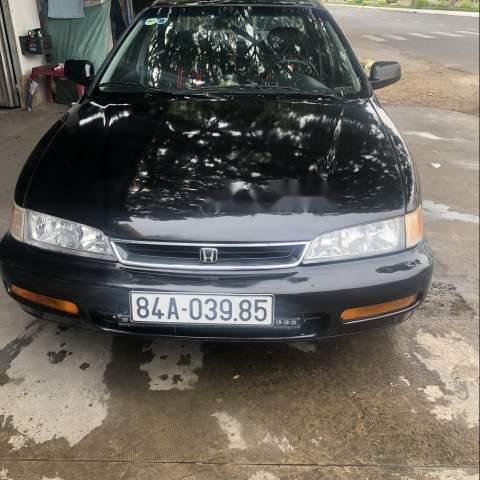 Cần bán gấp Honda Accord đời 1996, màu đen, nhập khẩu còn mới0