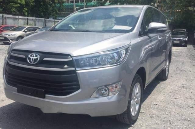 Xe Toyota Innova đời 2017, màu xám còn mới, giá chỉ 670 triệu