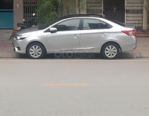 Cần bán gấp Toyota Vios sản xuất năm 2014, màu bạc0