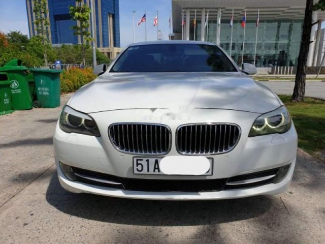 Cần bán BMW 5 Series 528i sản xuất năm 2010, màu trắng, xe còn mới tinh