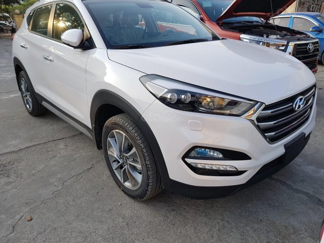 Bán xe Tucson 2019 2.0AT đặc biệt, màu trắng, giá tốt, xe giao ngay, KM hấp dẫn0