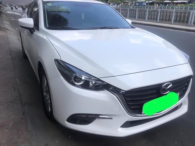 Cần bán Mazda 3 1.5AT sản xuất 2018, màu trắng chính chủ, 695 triệu