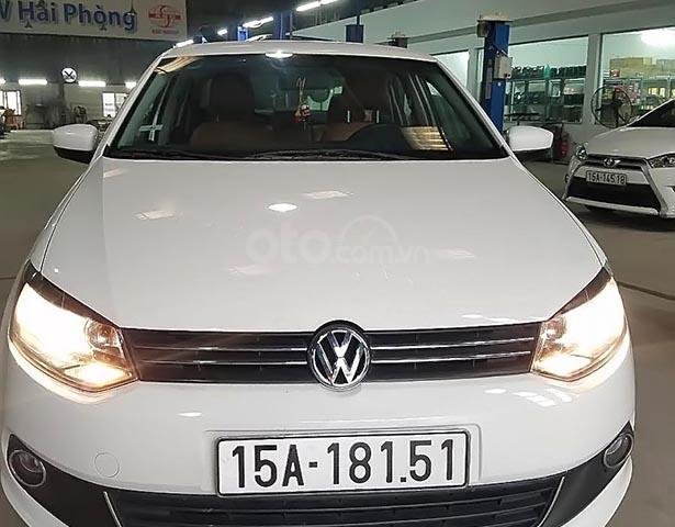 Cần bán Volkswagen Polo năm 2015, màu trắng, xe đi ít giữ gìn