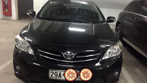 Chính chủ bán Toyota Corolla Altis 1.8 AT đời 2011, màu đen, giá 580tr