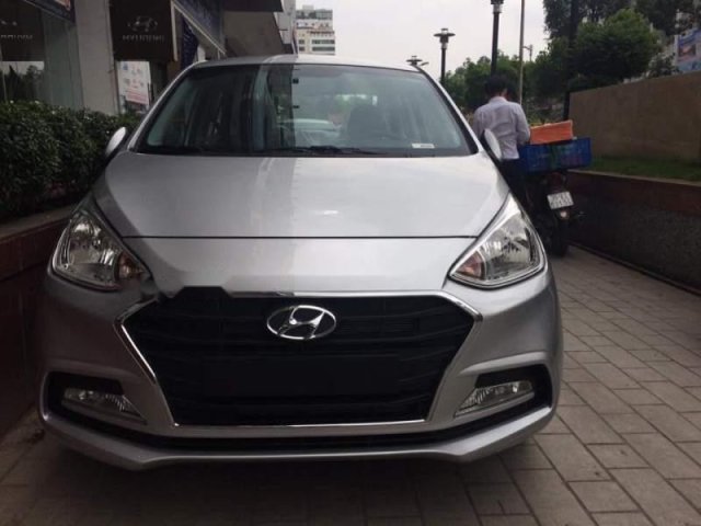 Cần bán xe Hyundai Grand i10 MT đời 2019, màu bạc