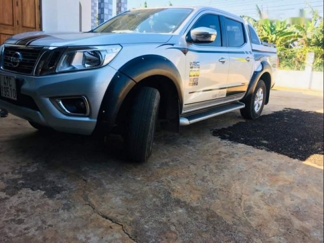 Cần bán gấp Nissan Navara năm 2016, màu bạc