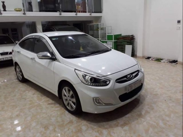 Bán gấp Hyundai Accent 2013, màu trắng, nhập khẩu 