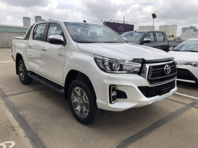 Bán Toyota Hilux 2.8L New - Mạnh mẽ không kém phần sang trọng