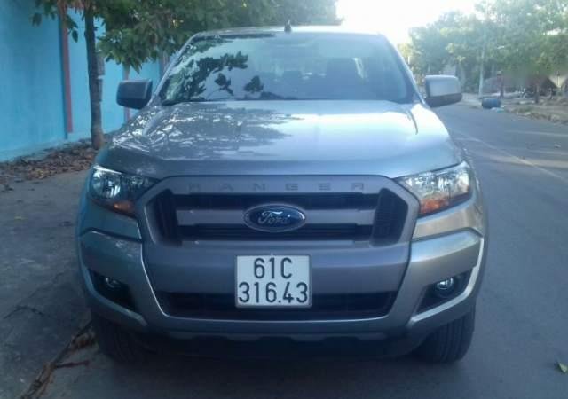 Cần bán Ford Ranger XLS mua tháng 1/2018, màu vàng cát