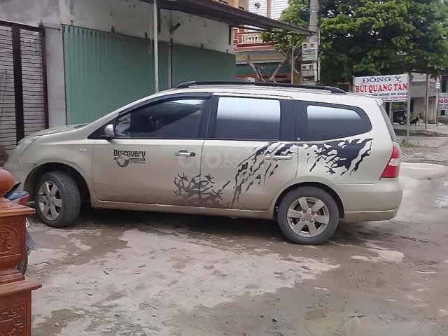 Cần bán lại xe Nissan Grand livina S đời 2011 chính chủ 