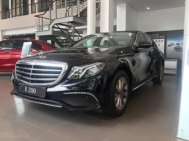 Bán Mercedes E200 sản xuất 2019, màu đen