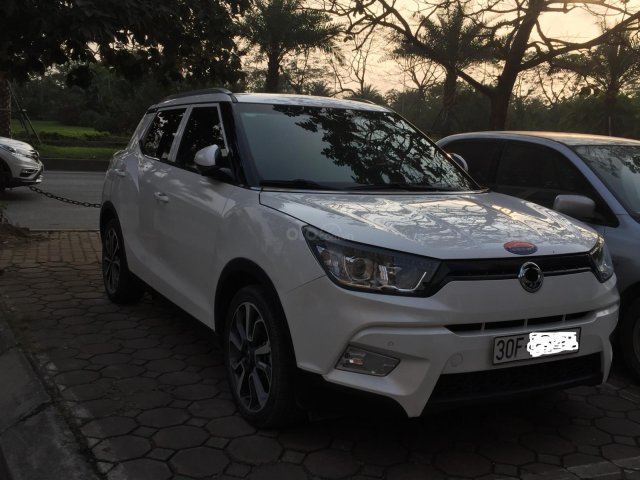 Cần bán xe Ssangyong TiVoLi full option, đời 2016