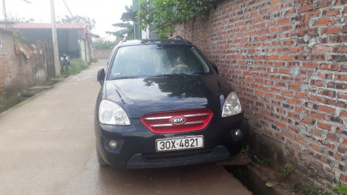 Cần bán lại xe Kia Carens sản xuất năm 2009, số tự động0