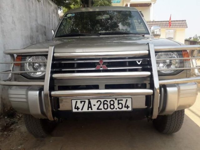 Bán xe Mitsubishi Pajero đời 2006, màu vàng, số sàn 