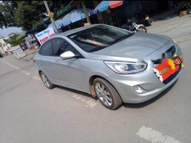 Cần bán xe Hyundai Accent đời 2015, màu bạc, xe nhập còn mới0