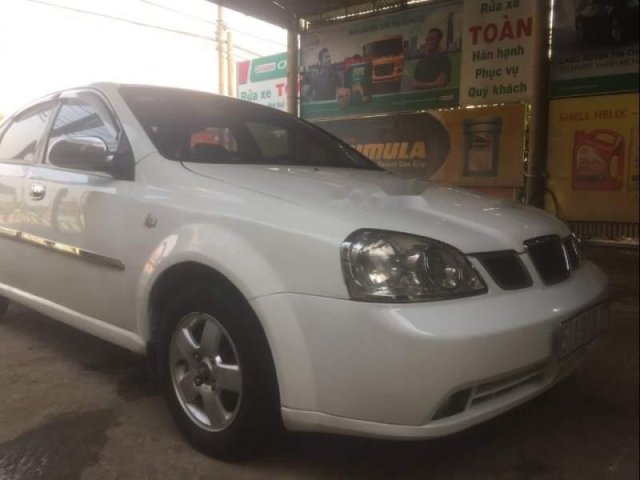 Cần bán Daewoo Lacetti SE sản xuất 2005, màu trắng, nhập khẩu, máy êm