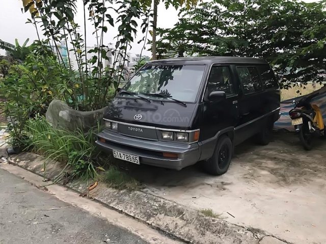 Bán gấp xe Toyota Van như hình đời 1984, xe đang sử dụng bình thường0