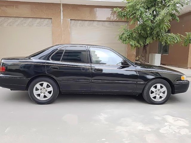 Cần bán Toyota Camry 2.2 AT sản xuất 1997, màu đen, xe gia đình