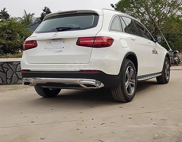 Cần bán xe Mercedes GLC 200 đời 2018, màu trắng