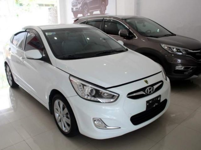 Bán Hyundai Accent AT năm 2012, màu trắng, nhập khẩu nguyên chiếc, xe đẹp keng