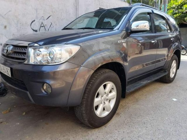 Bán Toyota Fortuner V cuối 2011, ít dùng, chưa từng va chạm, bơi lội hay hư hỏng gì