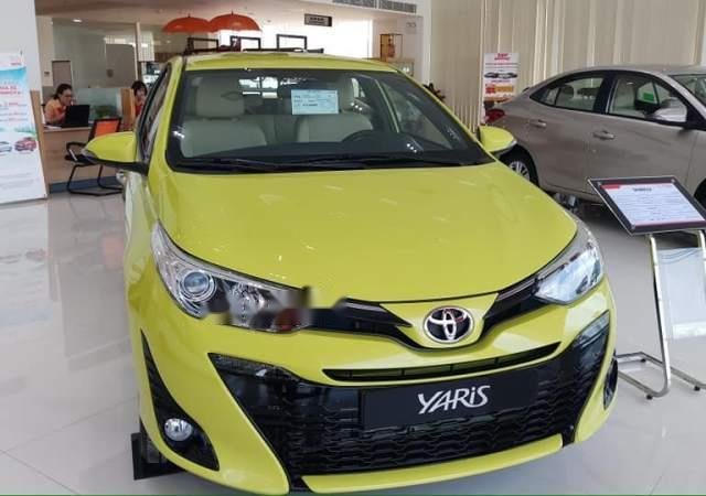 Bán Toyota Yaris 2019, màu vàng, nhập khẩu