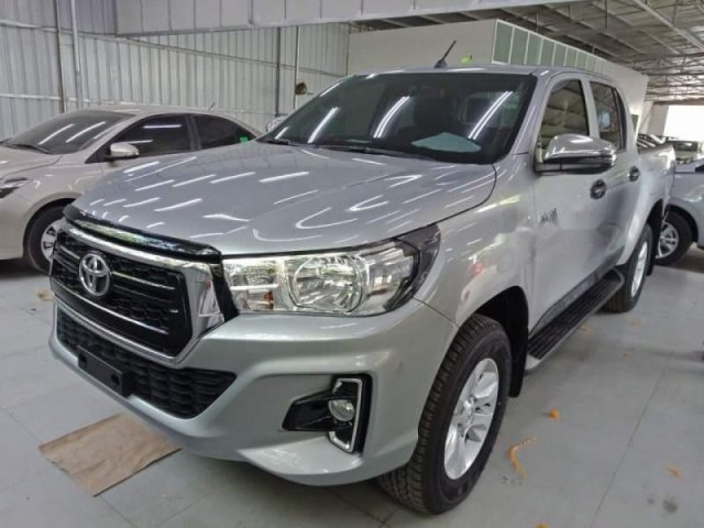 Cần bán xe Toyota Hilux 2.4G AT năm 2018, màu bạc, nhập khẩu, giá chỉ 695 triệu