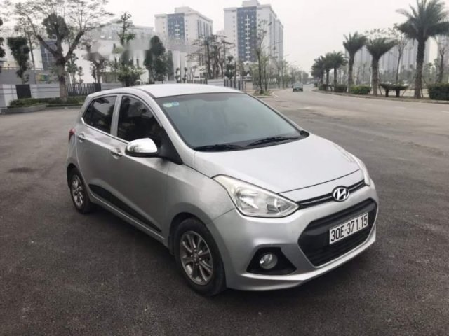 Cần bán gấp Hyundai Grand i10 1.2MT đời 2016, màu bạc, đi rất ít mọi thứ còn mới