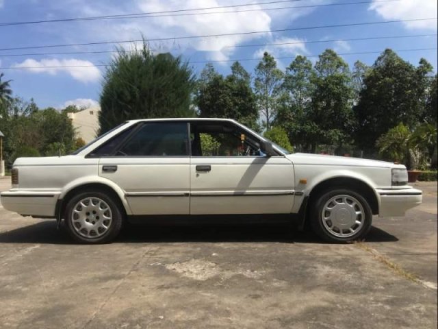 Bán Nissan Bluebird năm sản xuất 1987, màu trắng, nhập khẩu, máy nổ êm