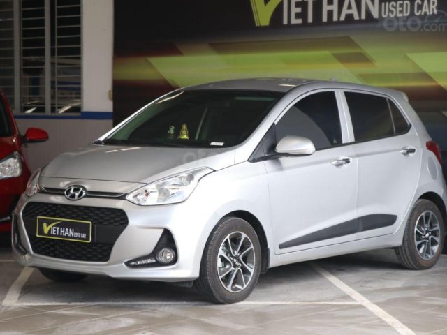 Bán Hyundai Grand i10 1.2AT sản xuất 2018, màu bạc