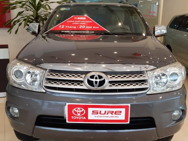 Cần bán xe Fortuner G sản xuất 2011 màu xám xe chất