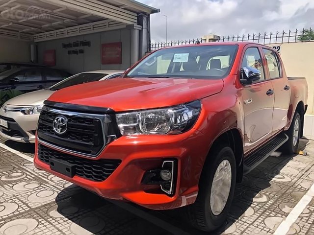 Toyota Pháp Vân bán Toyota Hilux 2.4E 4x2AT 2018 màu cam