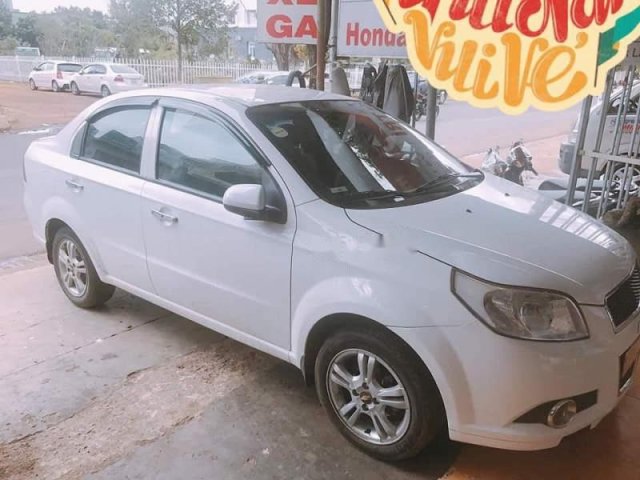 Bán xe cũ Chevrolet Aveo năm 2014, màu trắng0