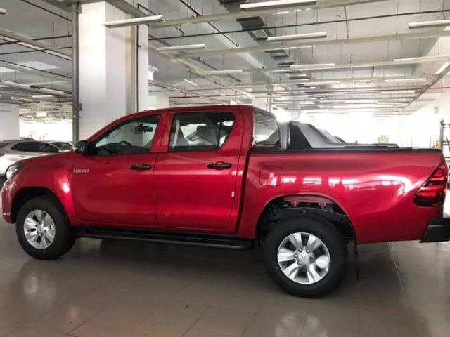 Bán xe Toyota Hilux 2.4E năm sản xuất 2019, màu đỏ, nhập khẩu