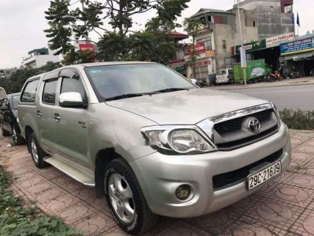 Bán ô tô Toyota Hilux 2010, màu vàng, nhập khẩu, 335tr